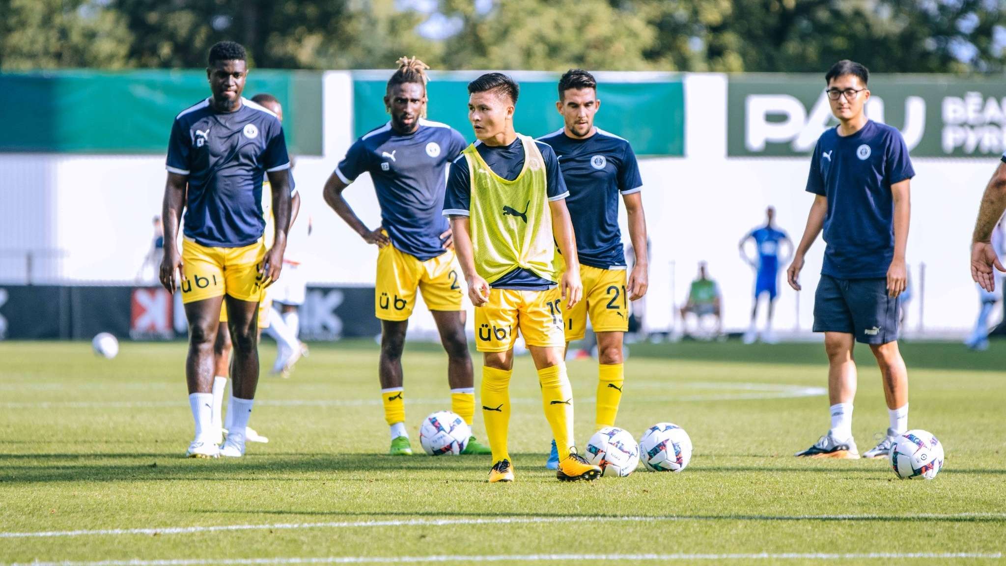 俊在球场上 俊在球场上