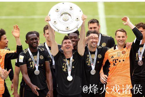 德甲年度最佳球员揭晓：莱万击败桑乔与哈弗茨荣膺桂冠