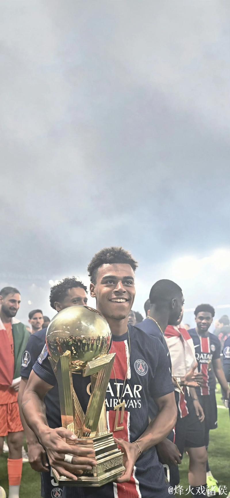 法甲-门德斯惊艳世界波 巴黎圣日耳曼与里尔握手言和